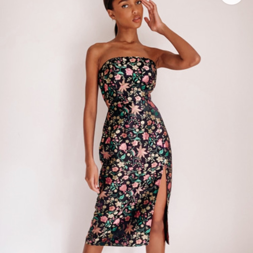 Lulu’s- Make a Move Black Satin Floral Jacquard Strapless Midi Dress - Size M
